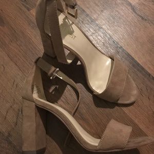 Nine West nude heels